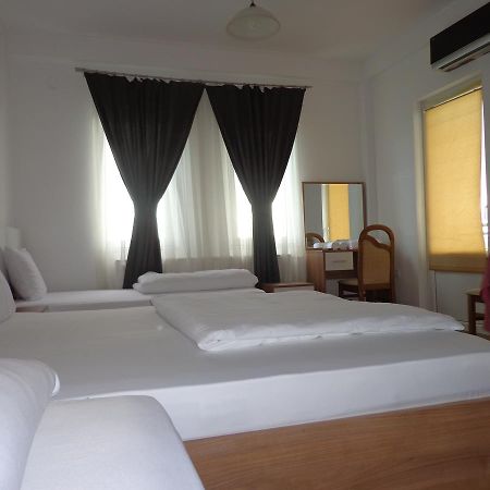 Hotel Rio Prishtine Bagian luar foto