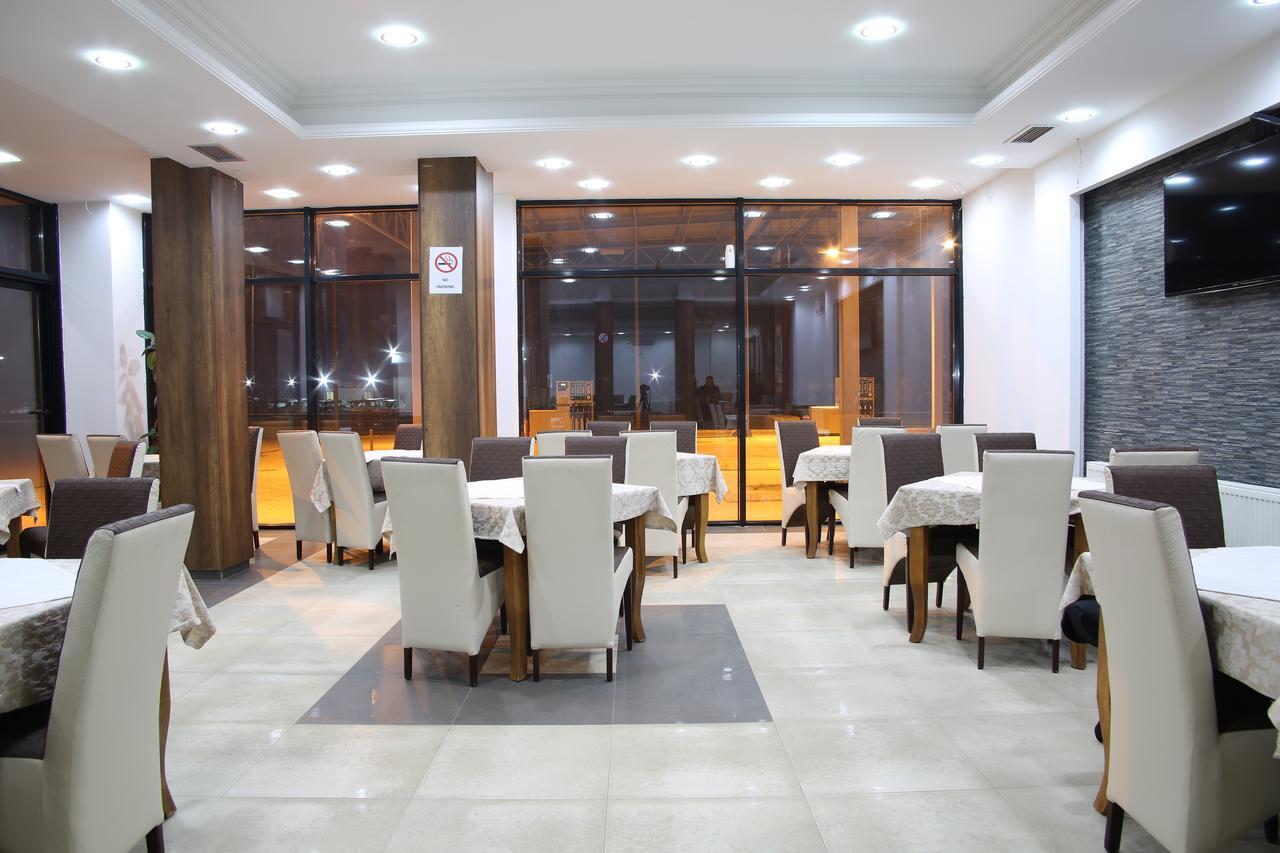 Hotel Rio Prishtine Bagian luar foto