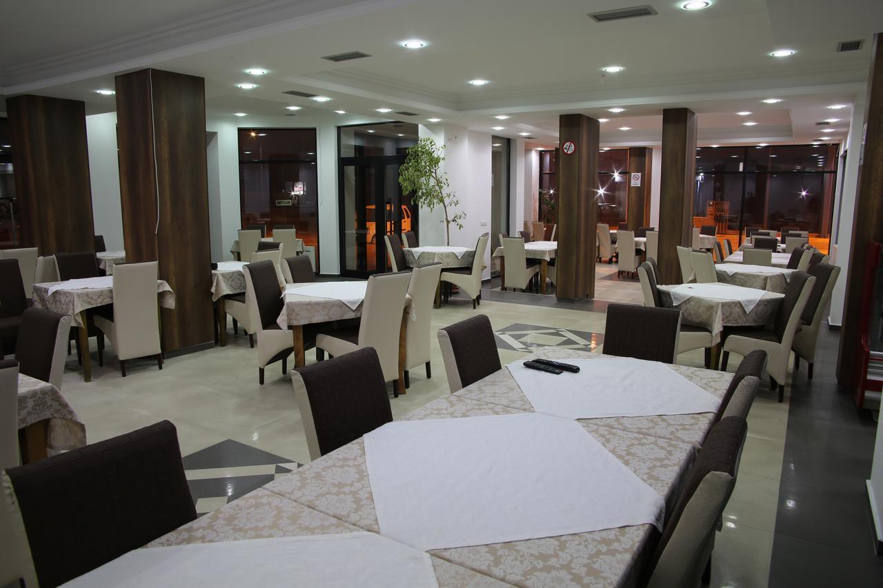 Hotel Rio Prishtine Bagian luar foto