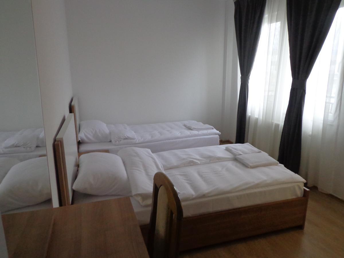Hotel Rio Prishtine Bagian luar foto