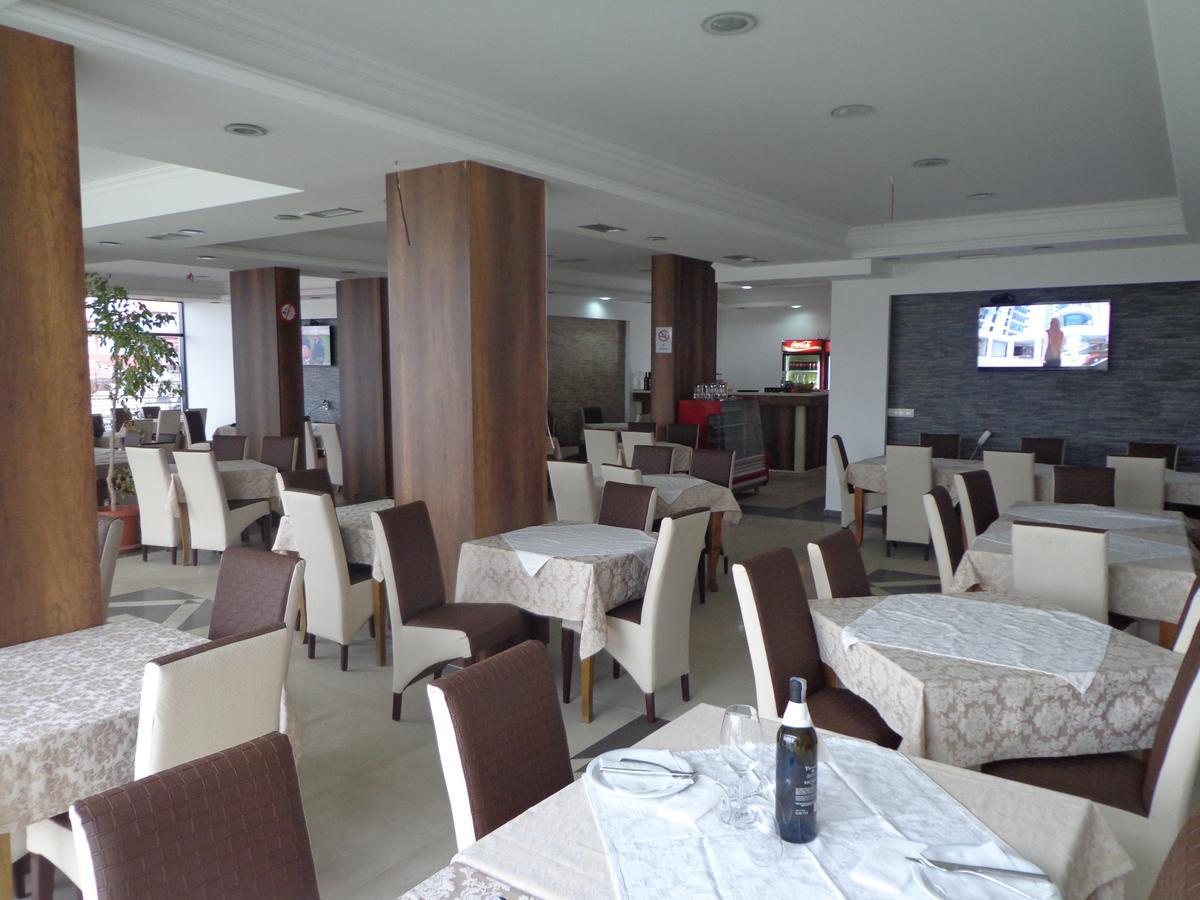 Hotel Rio Prishtine Bagian luar foto