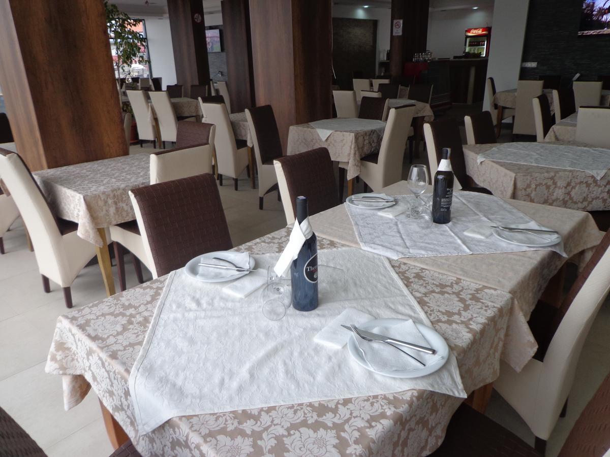 Hotel Rio Prishtine Bagian luar foto