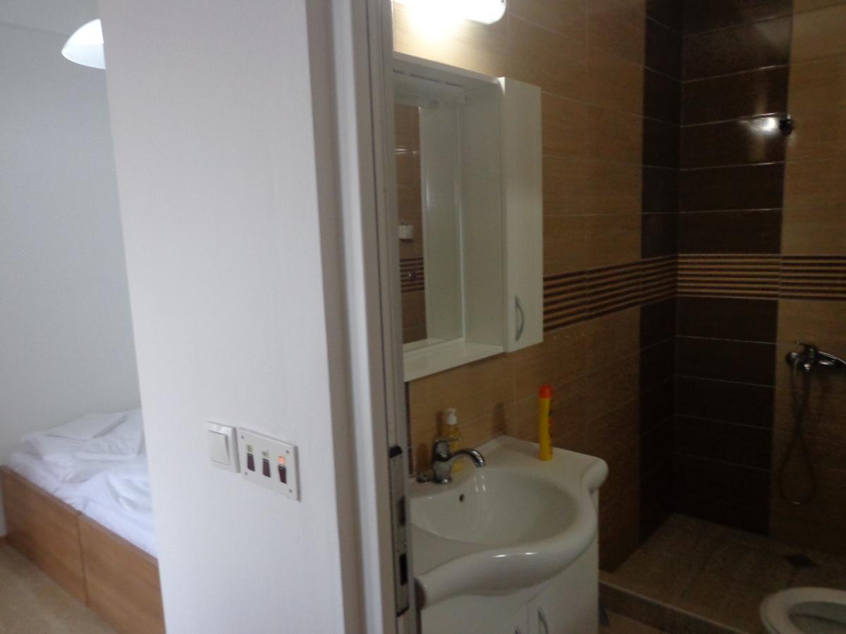 Hotel Rio Prishtine Bagian luar foto