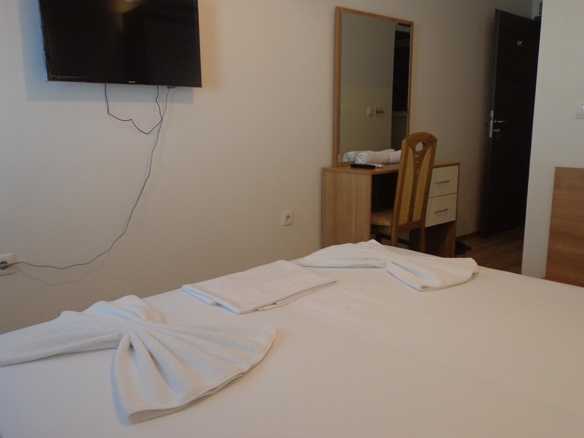 Hotel Rio Prishtine Bagian luar foto