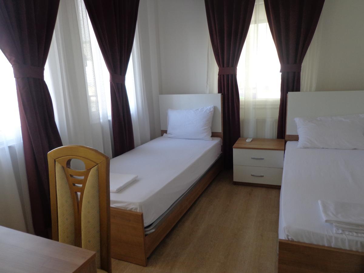Hotel Rio Prishtine Bagian luar foto