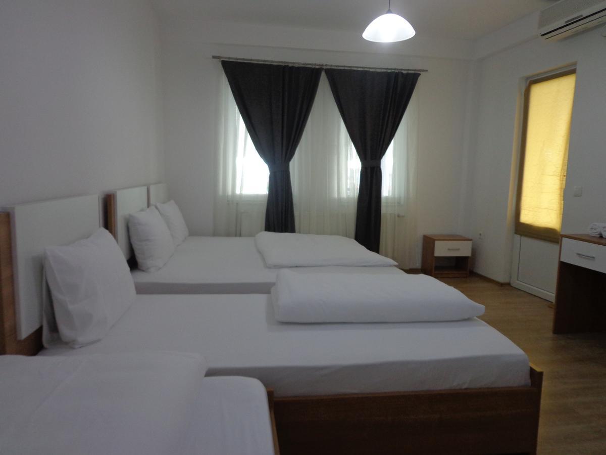 Hotel Rio Prishtine Bagian luar foto