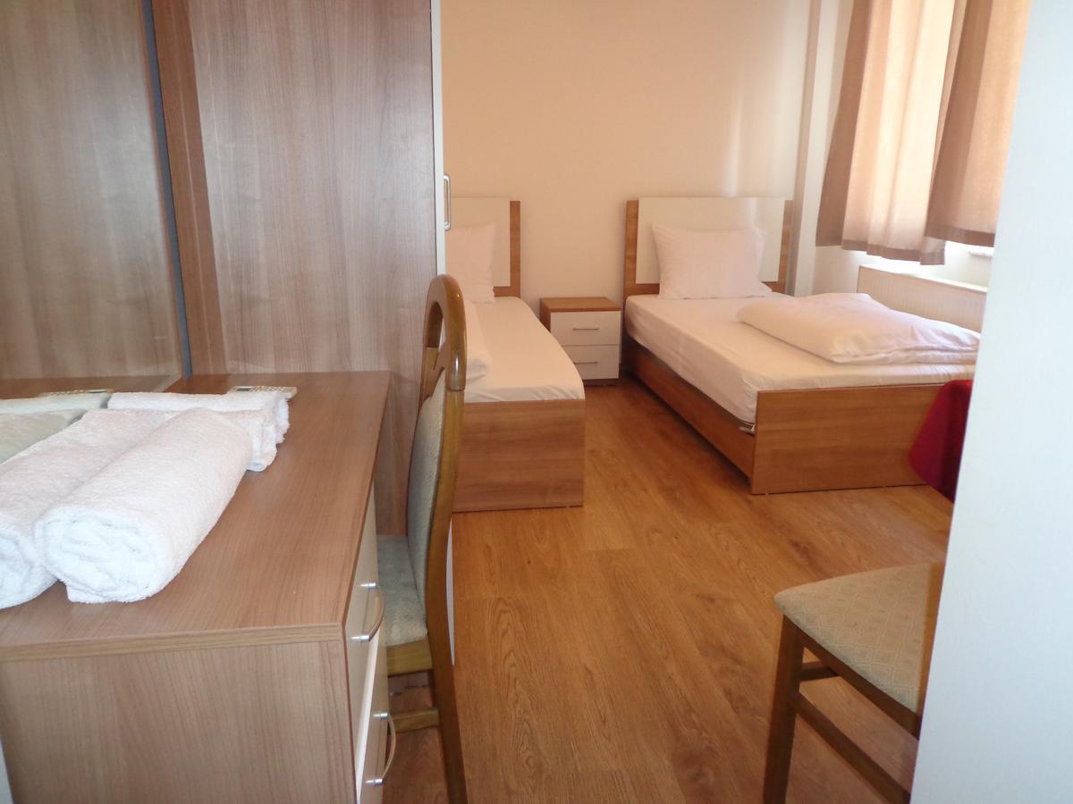 Hotel Rio Prishtine Bagian luar foto